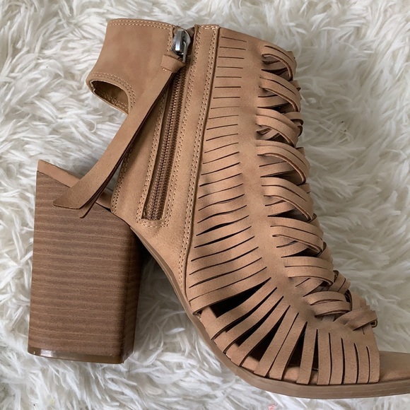 ❌SOLD❌Dolce Vita Alyson Peep Toe Bootie Size 9.5 - Picture 8 of 10